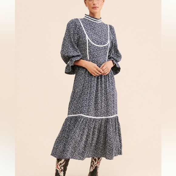 Chic Navy Floral Long Sleeve Dress - Picture 1 of 8